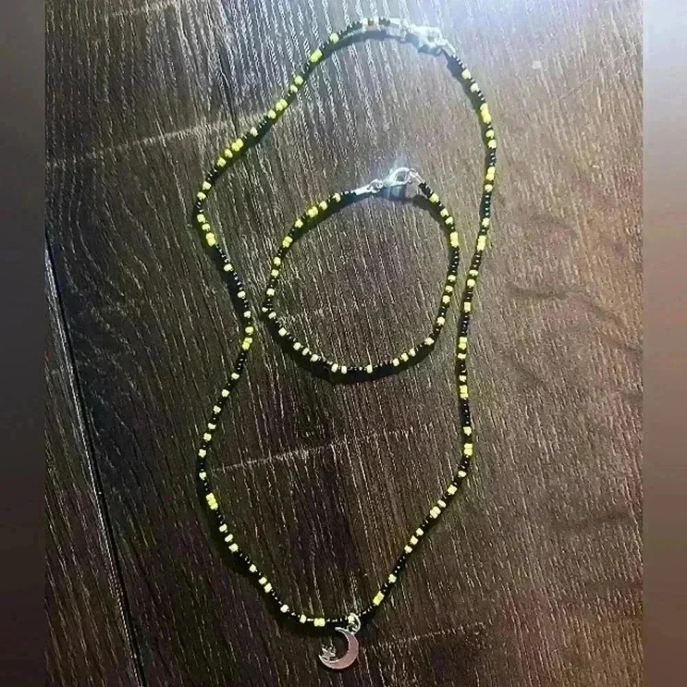 Beaded necklace and bracelet set